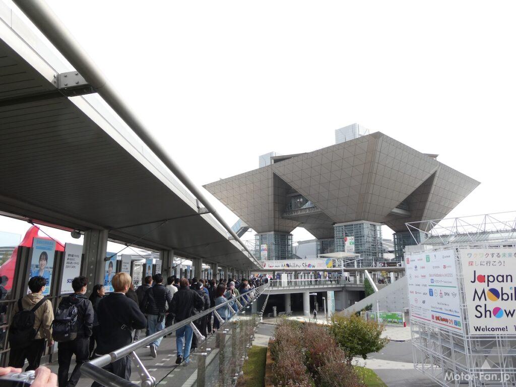 この逆ピラミッドもまた気分を高揚させる。