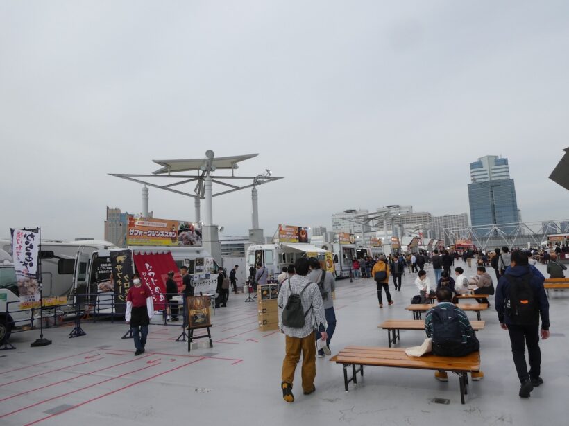 西ホール屋上のJMSグルメストリート