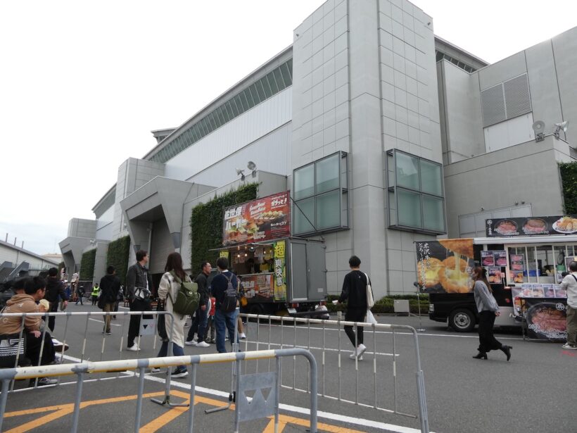 東ホール屋外にもJMSグルメストリートがある