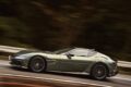 812系とは異なりシンプルな面構成となった12チリンドリ。6.5リッターV12のレッドゾーンは9250rpmから。走行モード選択システムは「マネッティーノ」と呼ばれ、ステアリング上のスイッチで「ウェット」「スポーツ」「レース」「トラクションコントロール・オフ」「ESCオフ」を選択可能。タイヤは21インチで、ミシュラン・パイロットスポーツS5かグッドイヤー・イーグルF1スーパースポーツとなる。