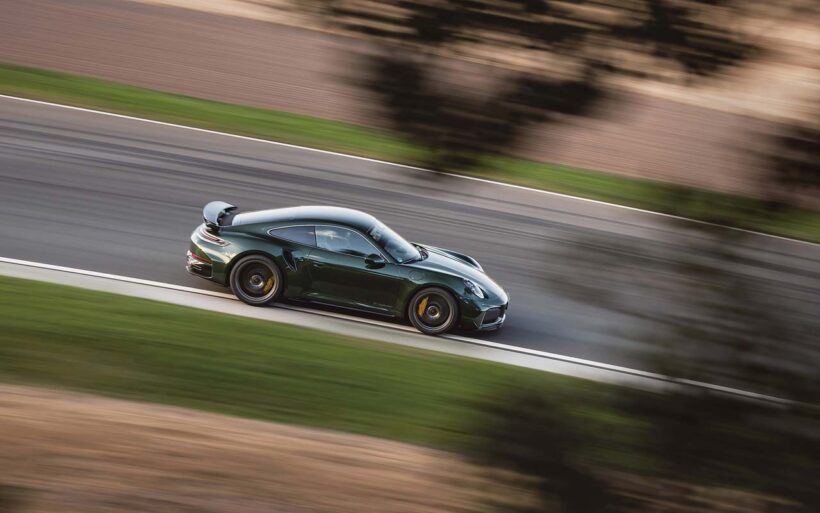 回生した電力をエンジンとトランスミッションの間に挟まれた電気モーターに加え、eターボの駆動に用いる「T-ハイブリッド」システムをカレラGTSに続き採用している。