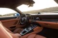 インパネレイアウトは992II型と共通。ターボSクーペは標準が2シーター、要望に応じて無償でリヤシートも設定可能、ターボSカブリオレは2＋2が標準設定となる。