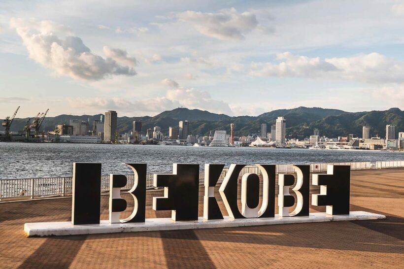 【Kobe】関西屈指の経済都市であるだけでなく、開国とほぼ同時期に開設された旧居留地を擁する、新旧の対比が美しい街、神戸。今回の旅のゴールはその一帯を見下ろす芦有ドライブウェイの東六甲展望台だ。途中名古屋で一泊、撮影をしながらの総走行距離はおよそ600km。充電は途中3回行ったが、ゴール時のバッテリー残量は57％、あと285km走行可能な状態だった。