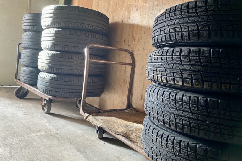保管中のタイヤの写真