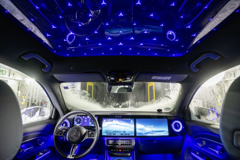 2025年12月8日にワールドプレミアを予定している、新型「メルセデス・ベンツ GLB」のコクピット。