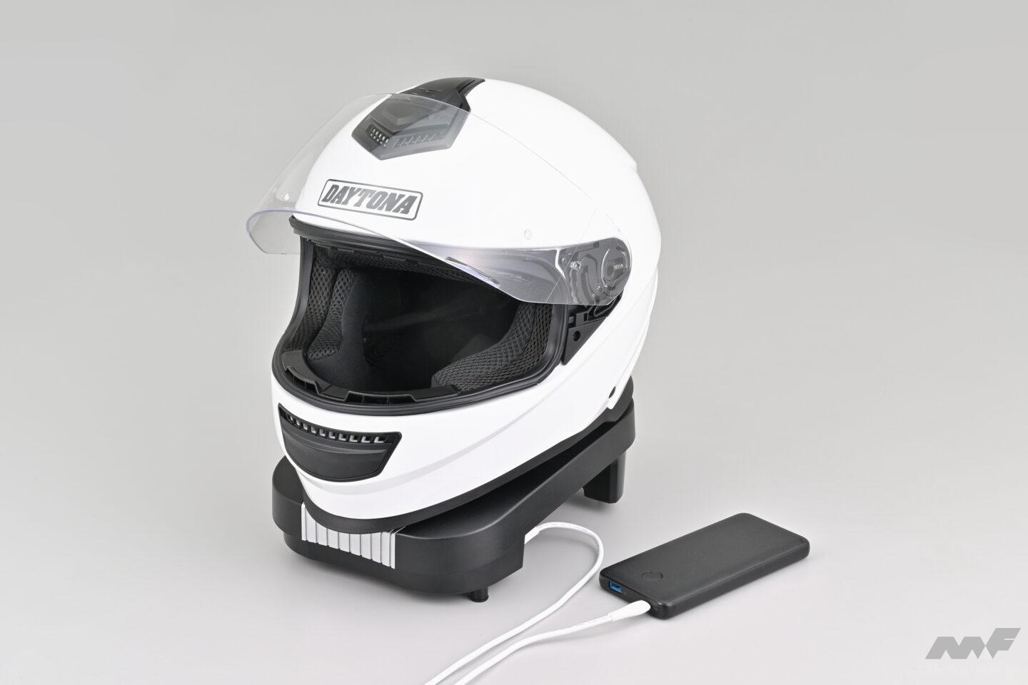 クサいヘルメットよさらば。大風量で乾燥＆マイナスイオンで除菌する
