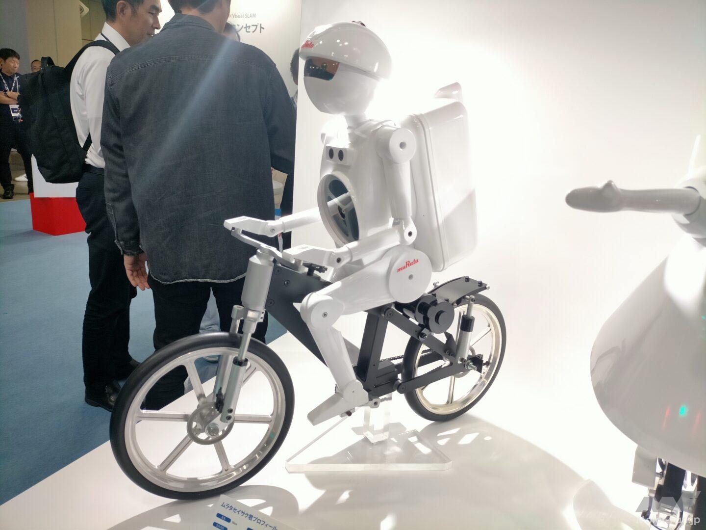 村田製作所のロボット「ムラタセイサク君」は自転車に乗って走る・倒れ