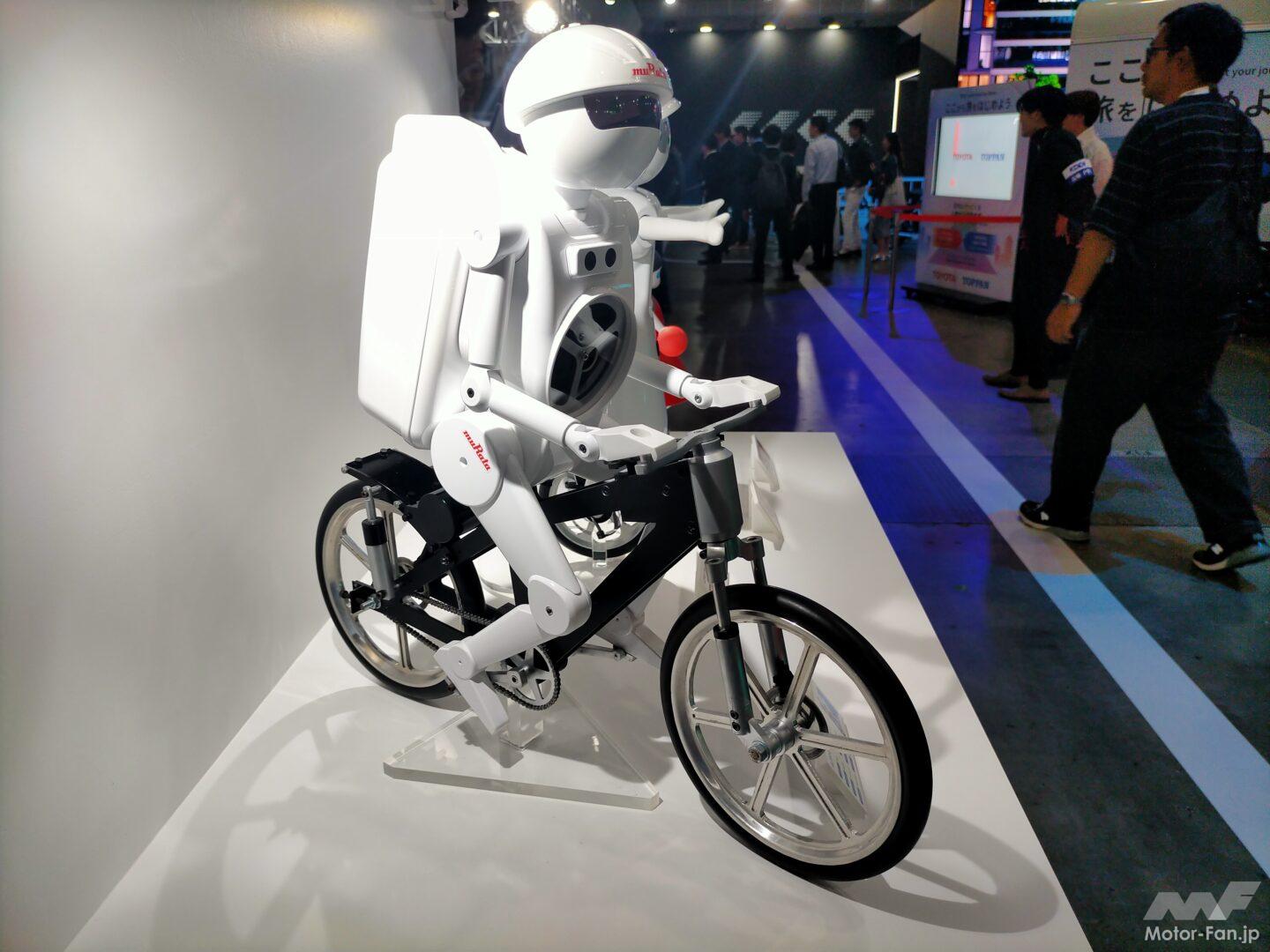 村田製作所のロボット「ムラタセイサク君」は自転車に乗って走る・倒れ