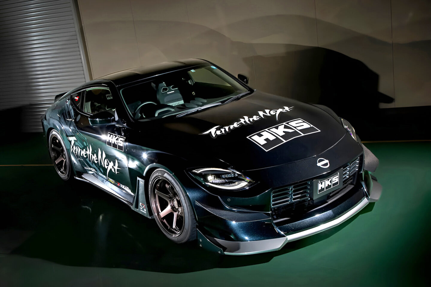 最新Zを“真のスポーツカー”へ！」HKSが挑むRZ34チューニング最前線