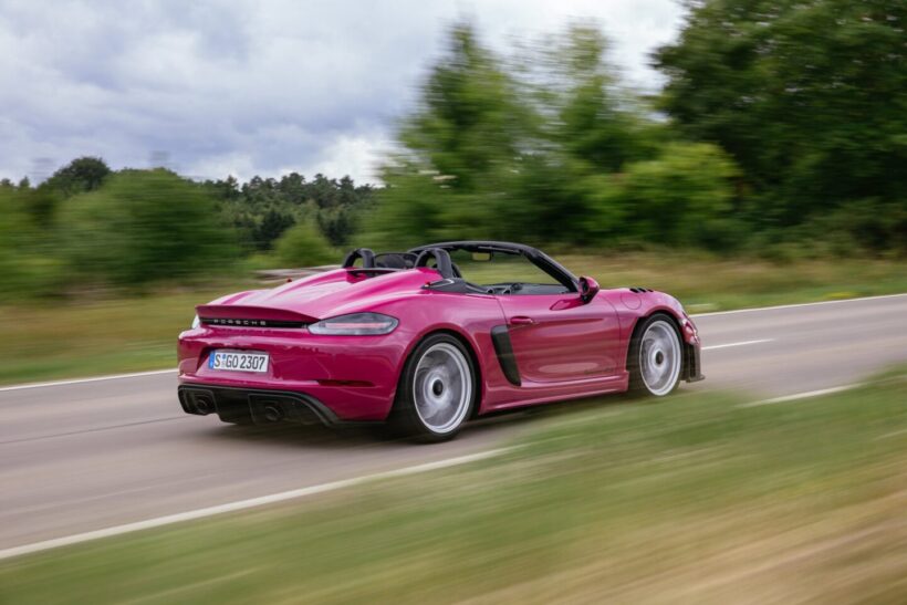 ポルシェ 718 ボクスター/ケイマンは比較的手軽にポルシェのスポーツテイストを味わえるミッドエンジンモデル（写真はフラッグシップの718 スパイダー RS）。
