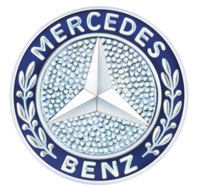 「メルセデス・ベンツ」として初めて世に出たエンブレム。
