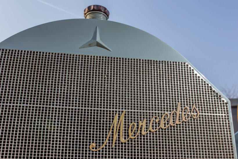 メルセデスの星は「陸・海・空」を表す(写真は1900年の "Mercedes 35hp" の後継モデルとして1903年に登場した "Mercedes Simplex 40 hp")。