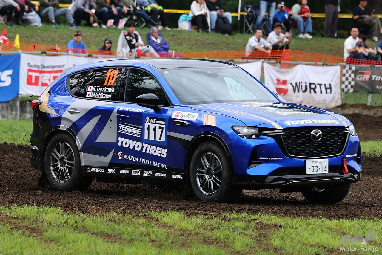 マツダが新型「CX-5」のジェットブラックマイカと初公開の新色を披露