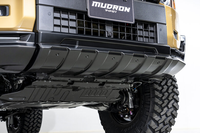 ランクル250】武骨なガードとワイドフェンダーが荒々しい「マッドロン