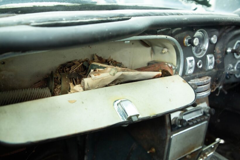 ボロボロの状態でアストンマーティン・ワークスに持ち込まれた「DB5」。