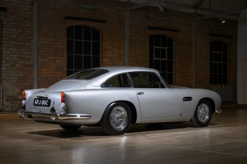 50年近く朽ち果てたままだった「DB5」が、アストンマーティンに持ち込まれ、美しくレストアされた。