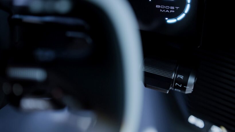 レクサスのフル電動スーパースポーツ「LFA コンセプト」のコクピット。