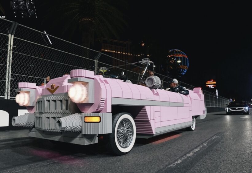 F1第22戦ラスベガスGPの表彰式エスコート車両として、実際に動く「レゴ キャデラック」が登場した。