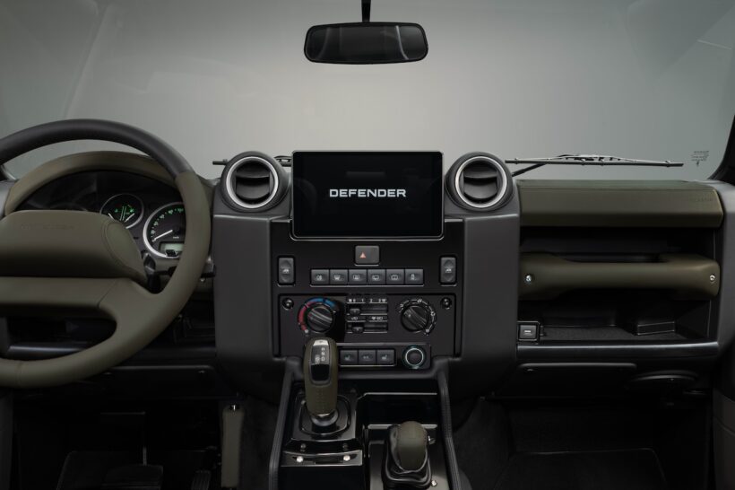 「クラシック ディフェンダー V8」に導入された、「ディフェンダー OCTA」のインテリアトリム。