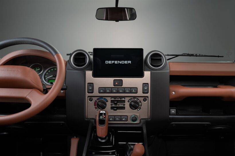 「クラシック ディフェンダー V8」に導入された、「ディフェンダー OCTA」のインテリアトリム。