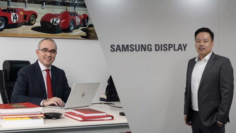 フェラーリは、将来のモデルにサムスン・ディスプレイ製のOLEDパネルを採用すると発表した。写真はフェラーリのエルネスト・ラサランドラと、サムスン・ディスプレイパク・ジンウ。