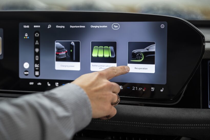 2026年のモデルイヤーに向けて、オプションの「パークアシストプロ」の操縦機能も拡張される。