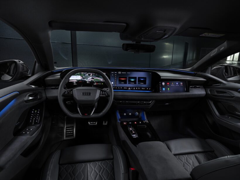 インテリアには、物理スイッチが復活した、新開発の「マルチファンクション・ステアリングホイール」を搭載する。