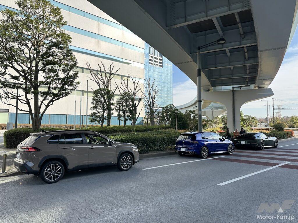 カローラクロスと他にも2台