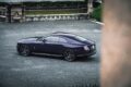 ボディサイズは従来のファントム・クーペとレイスのちょうど中間程度にあたる。試乗車はスポーティな仕立ての「ブラックバッジ」で、パワーは通常モデルに比べ75PS/175Nmアップする。