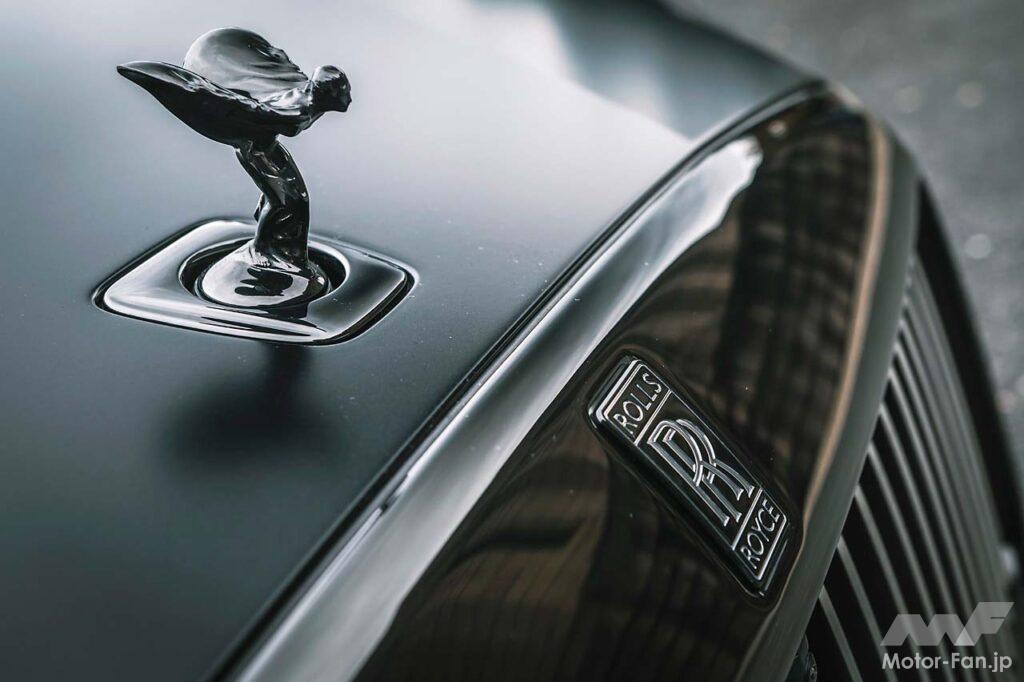 ブラックバッジはカリナン、ゴーストにも設定される。ブラック仕立てとなるフライングレディやパンテオングリルが特徴だ。