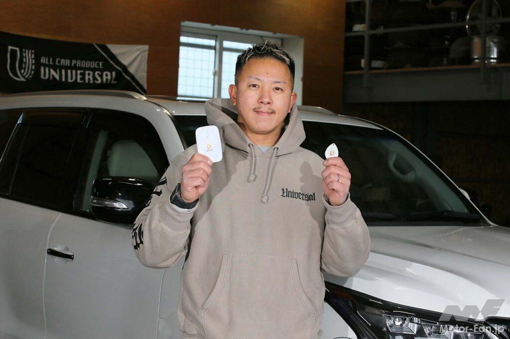 「LXは盗難率が高いのでセキュリティは必須ですね。REGUITは追尾機能が優れているので、万が一盗られたとしてもリアルタイムで追尾して、クルマの位置が正確にわかるのが本当に凄いですよ。SNSへの拡散により、警察だけではなくフォロワーの力も借りられるのも今の時代にあっています。当店で取り付ける場合の所要時間は2時間前後となります。お問い合わせお待ちしています」と、UNIVERSALの髙城政人店長。