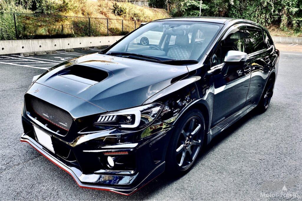 ダクトのついた車の写真