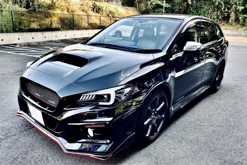 ダクトのついた車の写真