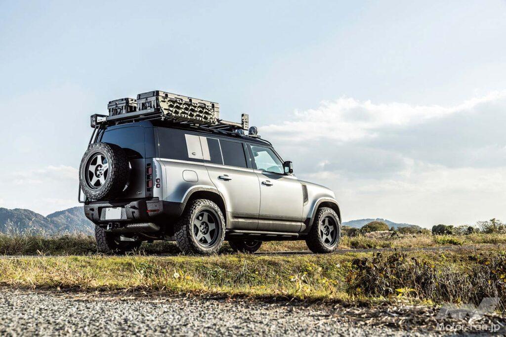 2023年に登場した日本市場限定の特別仕様車「イースナーエディション」。充実した装備品が設けられるほか、外装はサテンプロテクティブフィルムが貼付される。これはアイガーグレーを纏う110 X-DYNAMIC SE D300がベースとなり、この販売台数はわずか50台。そうした意味では稀有なオーバーランダーである。