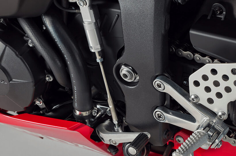 CBR600RR_01_12bb