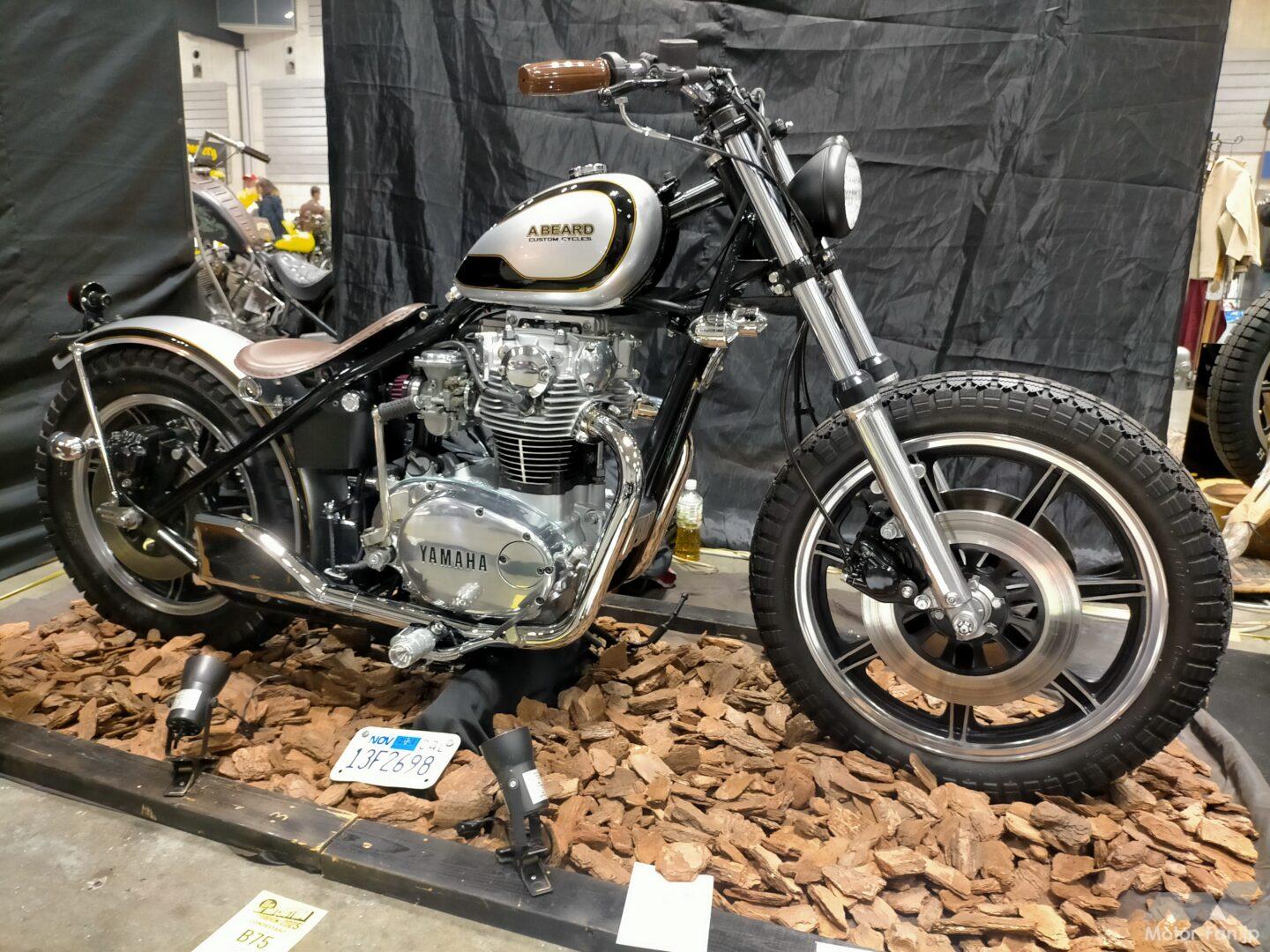 ベースマシンは懐かしのヤマハXS650」 空冷4スト並列2気筒ツインの造形