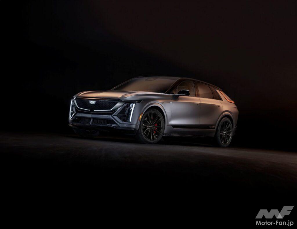 BEVにはモノクロームのエンブレムが採用されている(写真は最新モデルの「リリックV」)。