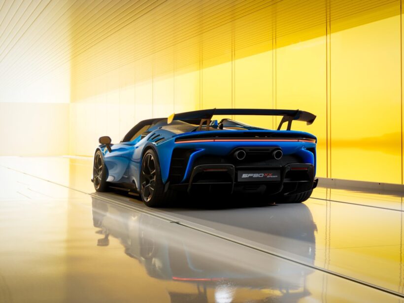 本格的な固定式リアウイングが迫力満点のSF90 XX スパイダー。