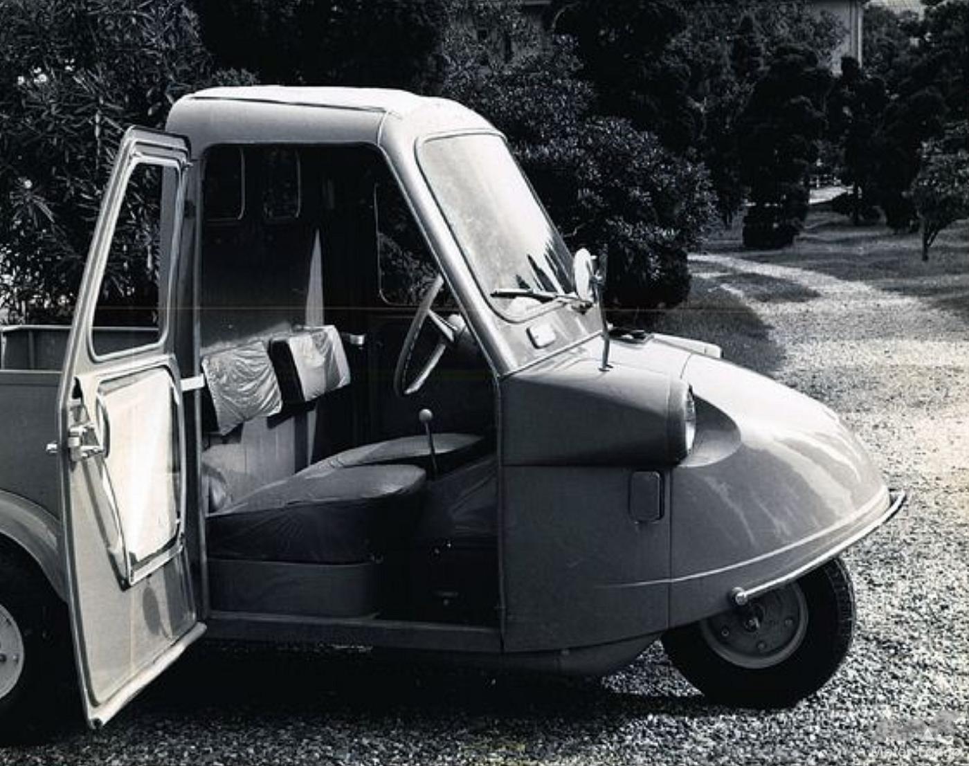 ダイハツ「ミゼットIIカーゴ」はミゼットIIに箱型荷室をプラスした