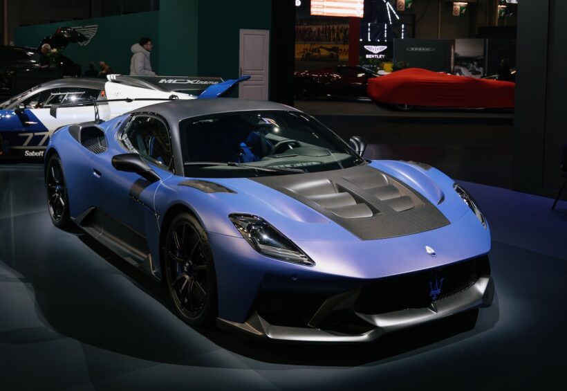アルティメット・スーパーカー・ガレージで展示された、「GT2 ストラダーレ（GT2 Stradale）」。