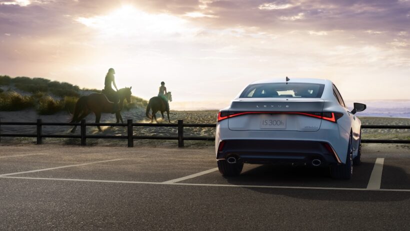 一部改良を実施した「レクサス IS300h」のエクステリア。