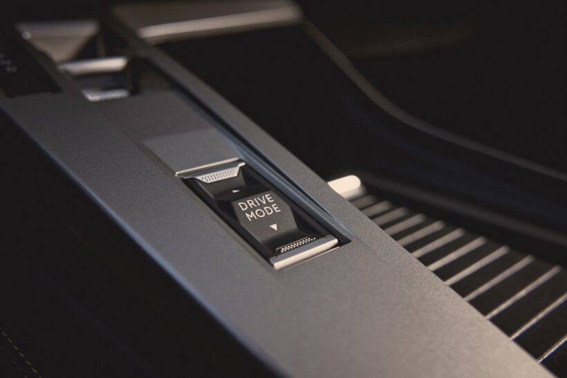 「プジョー 408」改良新型のインテリア。