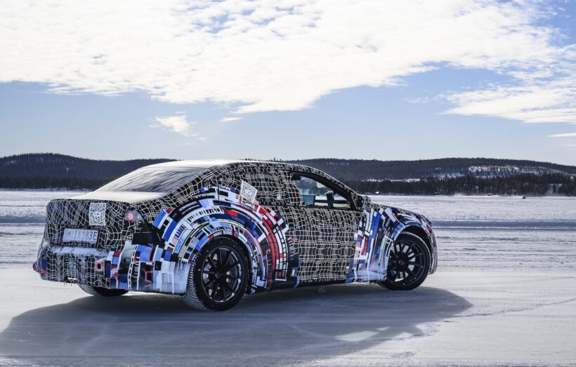 氷雪路において精力的なテストを実施する「BMW M ノイエ クラッセ」。