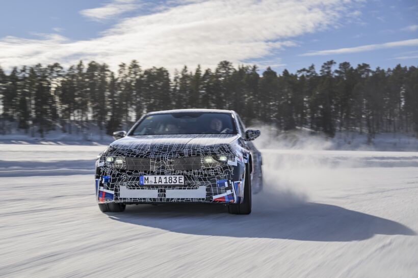 氷雪路において精力的なテストを実施する「BMW M ノイエ クラッセ」。