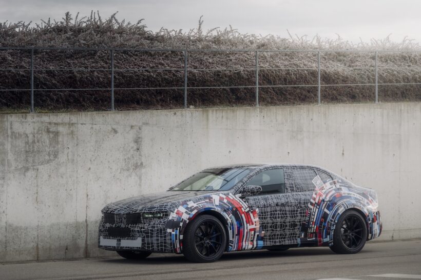 氷雪路において精力的なテストを実施する「BMW M ノイエ クラッセ」。