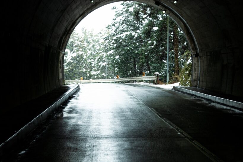 トンネル出口の写真