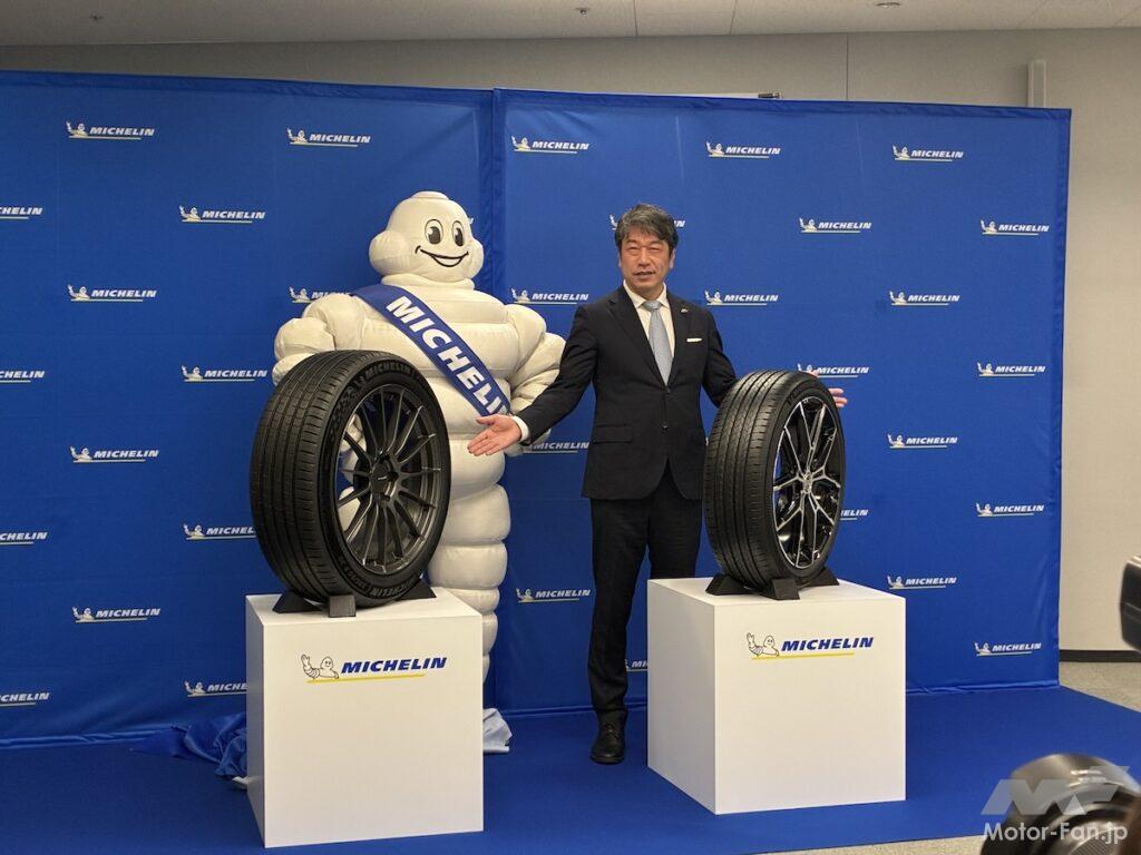 発表会でプレゼンテーションを行った日本ミシュランタイヤ株式会社 代表取締役社長 須藤 元（右）