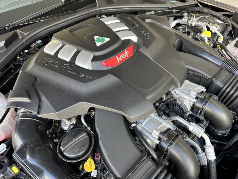 2.9リッターV6ツインターボエンジン。エストレマは10PSアップの520PSを発揮。