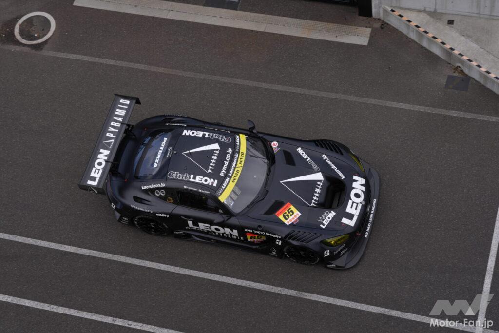 2025年のチャンピオンマシンとなったTOYOTA GR Supra GT500とMercedes AMG GT3。