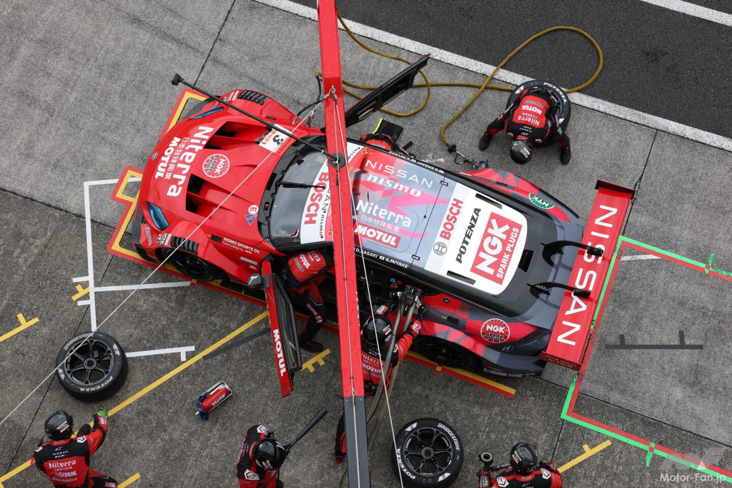 2025年から導入された給油リストリクター。ブルーのオリフィスを取り付けることで、給油ホースの内径を絞り給油スピードをコントロールしている。